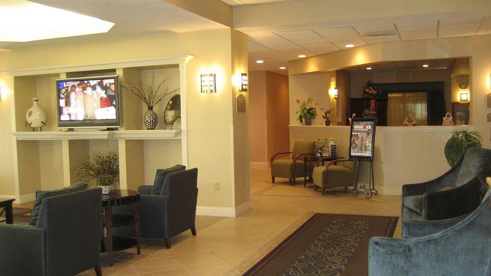 Holiday Inn Express Hotel & Suites Clearwater Us 19 North, An Ihg Hotel Интерьер фото
